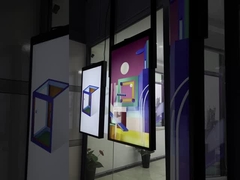 65 بوصة ضوء عالي شاشة LCD مزدوجة الجانبين 2500 نيتس ضوء الشمس القابل للقراءة